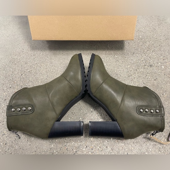 NWB $54 Seven7 Seville Ankle Bootie Olive Green size 9.5 - Picture 12 of 16